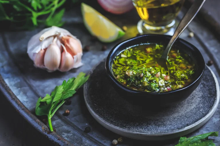 Salsa chimichurri, il segreto per una carne irresistibile